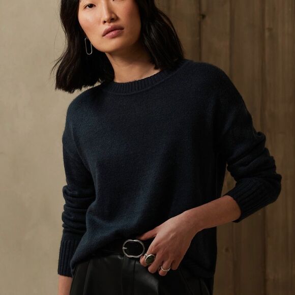 BANANA REPUBLIC Essential Crew Neck Sweater, Black, Size Medium - Picture 2 of 11